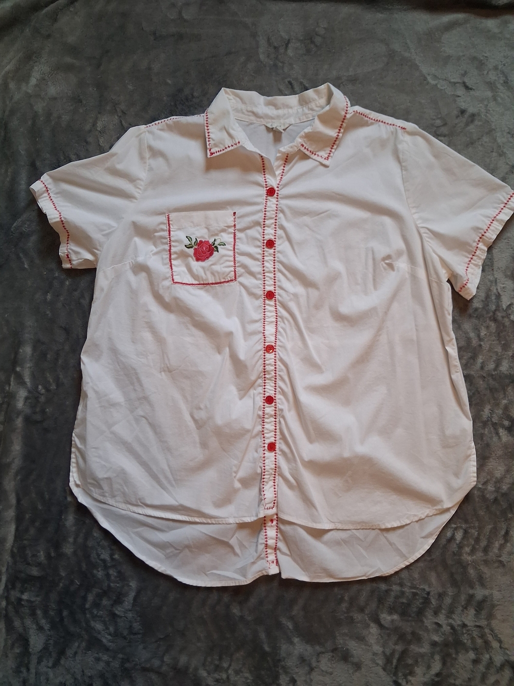 Women's Est. 1946 White Short Sleeve Button  Shirt with Red Trim And Rose 22/24